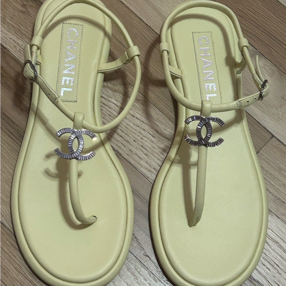 CHANEL SIZE 41 SANDAL
